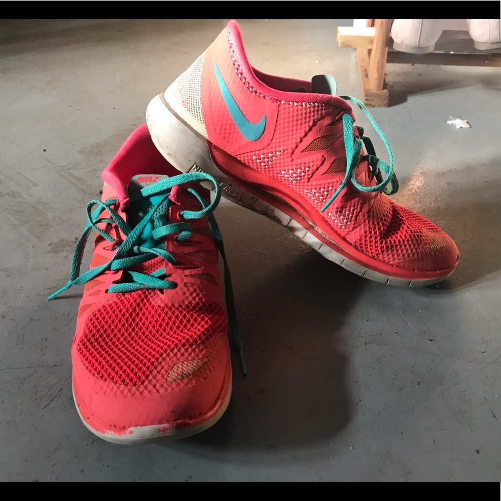 NIKE Free Runs
